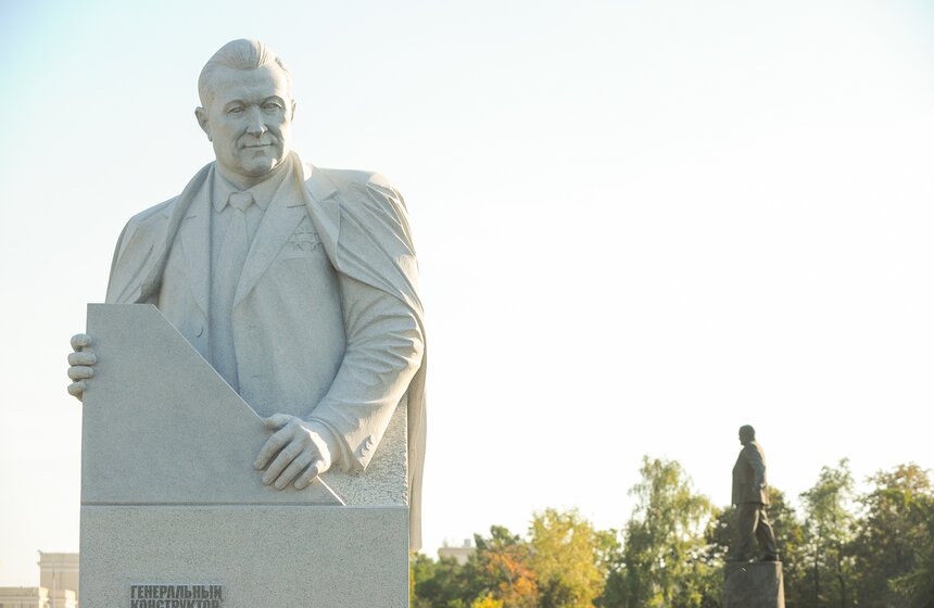 На Аллее героев космоса открыли памятник Владимиру Челомею 11 фото