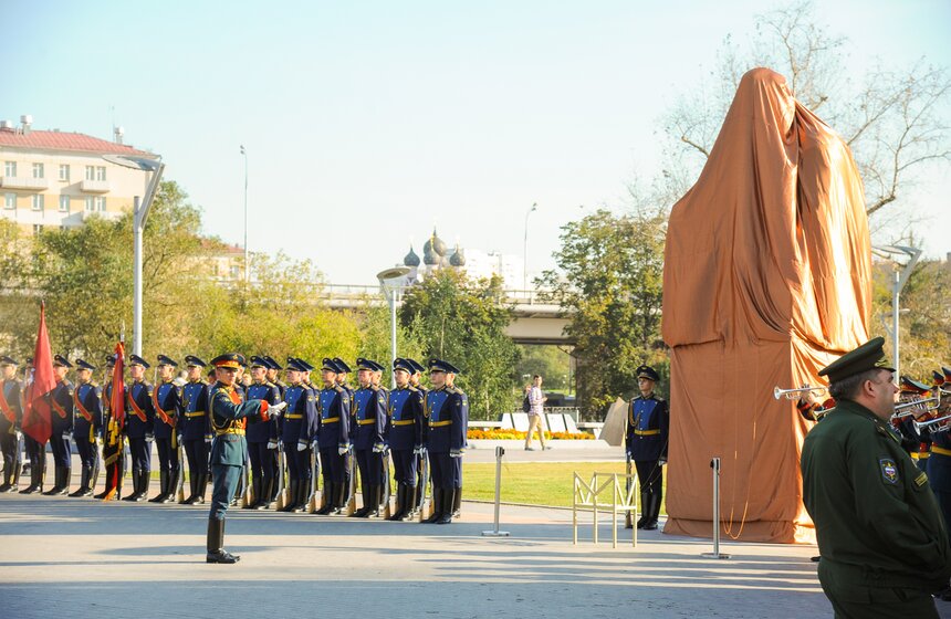 На Аллее героев космоса открыли памятник Владимиру Челомею 3 фото
