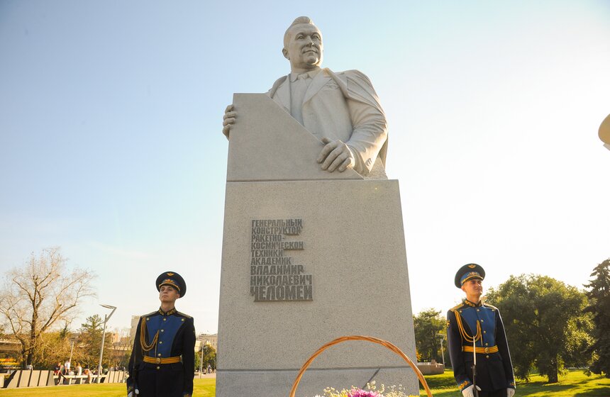 На Аллее героев космоса открыли памятник Владимиру Челомею 15 фото