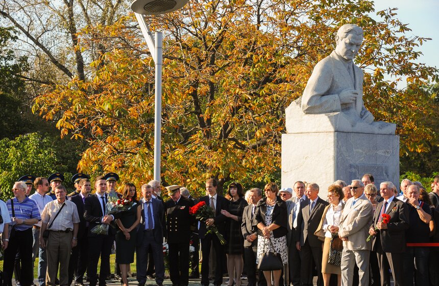 На Аллее героев космоса открыли памятник Владимиру Челомею 16 фото