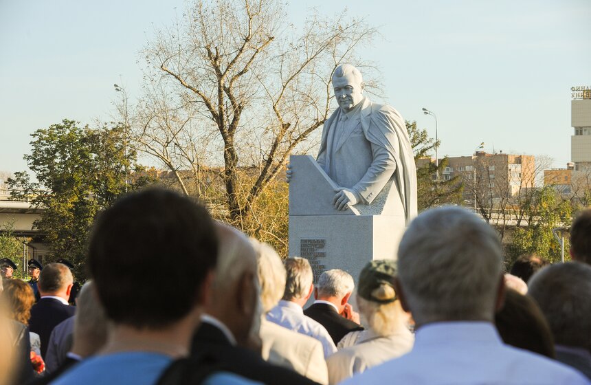 На Аллее героев космоса открыли памятник Владимиру Челомею 21 фото