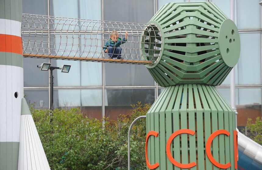 Бесплатная детская площадка "Космос" на ВДНХ 6 фото