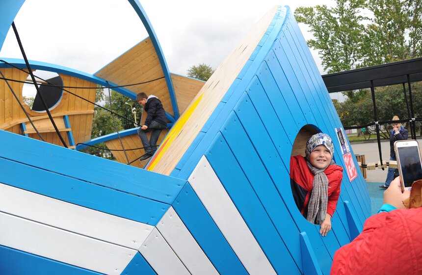 Бесплатная детская площадка "Космос" на ВДНХ 2 фото