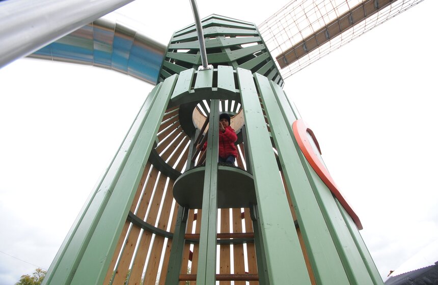 Бесплатная детская площадка "Космос" на ВДНХ 15 фото