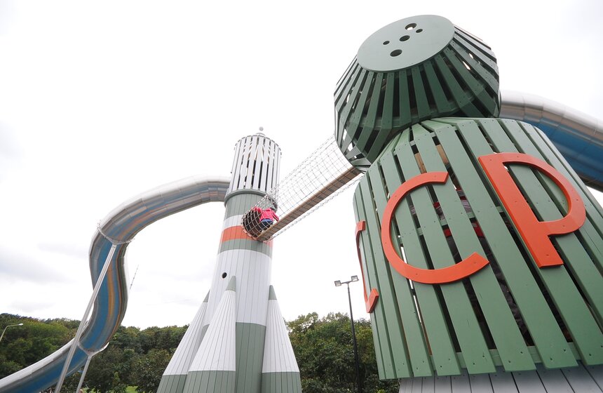 Бесплатная детская площадка "Космос" на ВДНХ 19 фото