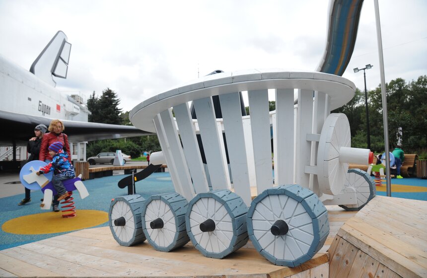 Бесплатная детская площадка "Космос" на ВДНХ 23 фото