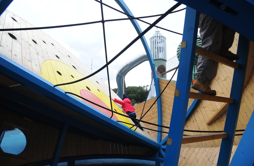 Бесплатная детская площадка "Космос" на ВДНХ 22 фото