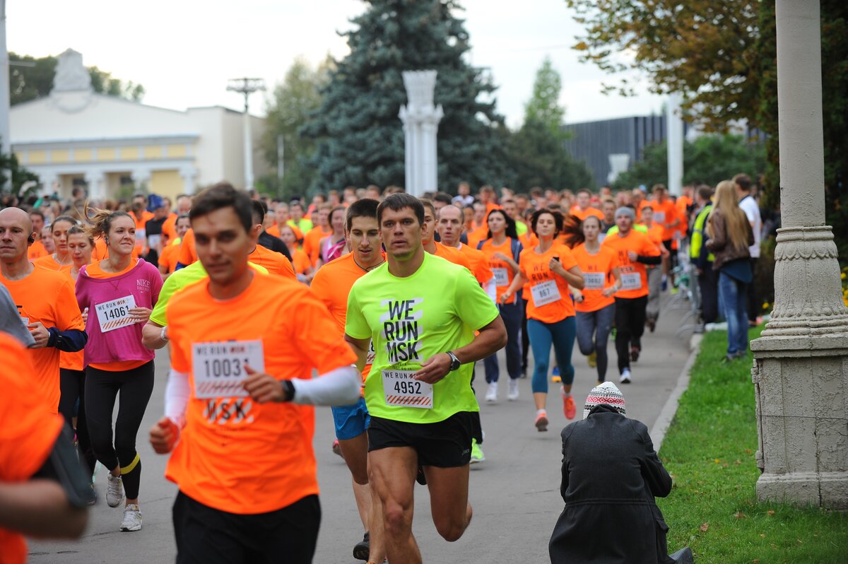 Забег москва регистрация. Nike Run Moscow 2014. Nike Moscow Run 2013. Nike we Run Moscow. We Run Moscow 2014 футболка.
