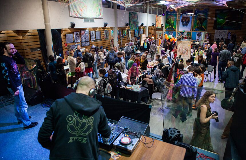 В Москве прошел арт-маркет "Космос рядОМ" 1 фото
