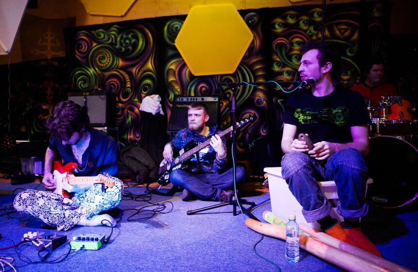 В Москве прошел арт-маркет "Космос рядОМ" 4 фото