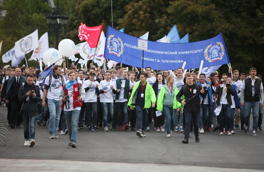 Парад российского студенчества прошел на Поклонной горе 5 фото