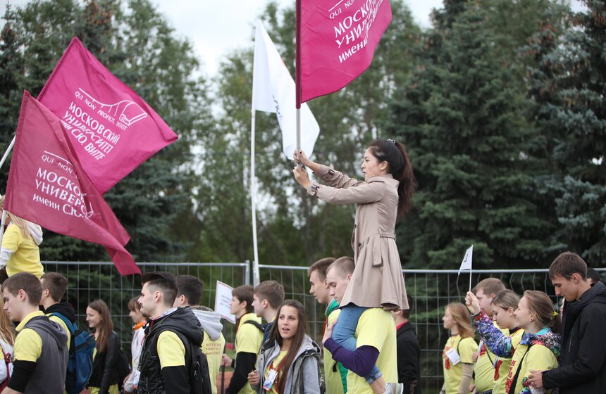 Парад российского студенчества прошел на Поклонной горе 15 фото