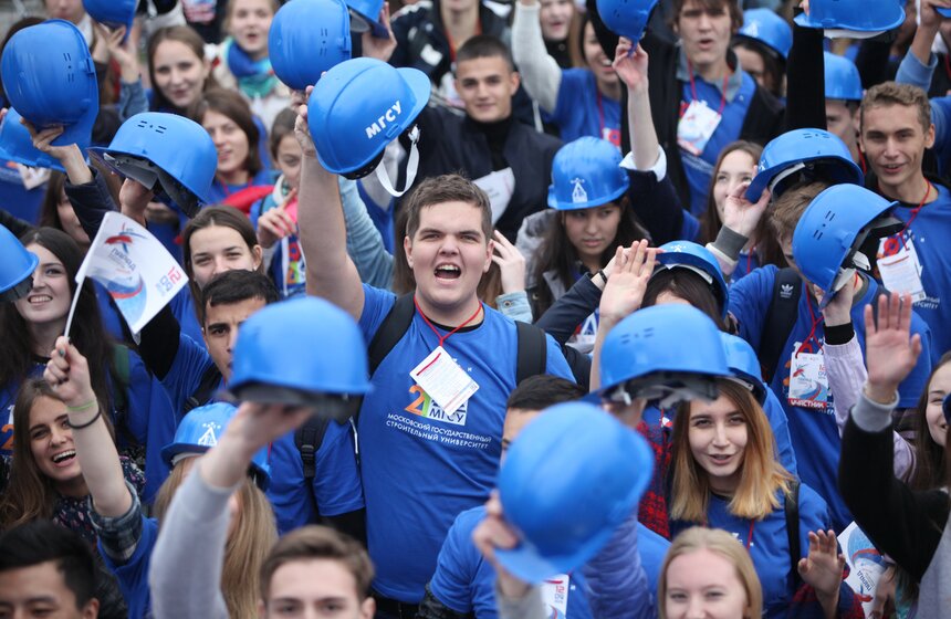 Парад российского студенчества прошел на Поклонной горе 12 фото