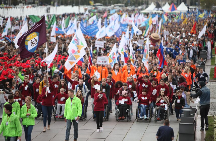 Парад российского студенчества прошел на Поклонной горе 18 фото