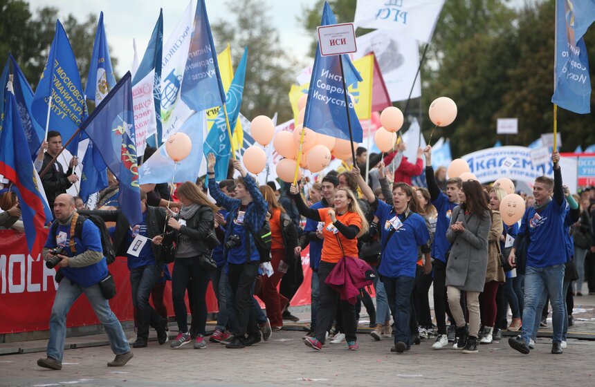 Парад российского студенчества прошел на Поклонной горе 17 фото