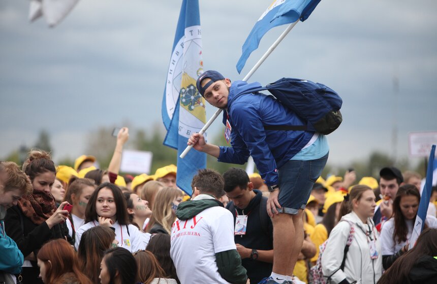 Парад российского студенчества прошел на Поклонной горе 21 фото
