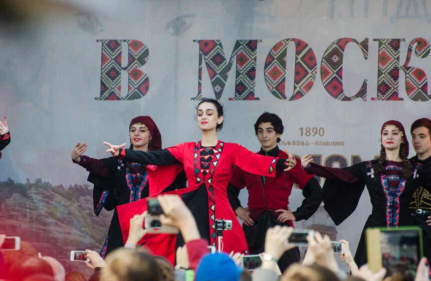 В саду "Эрмитаж" состоялся праздник "Тбилисоба" 24 фото