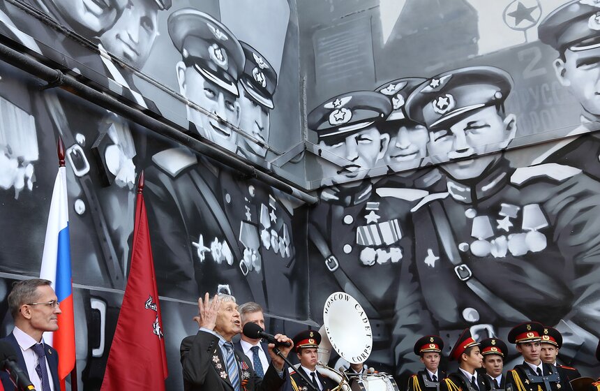 В столице появились граффити с изображением героев ВОВ 13 фото