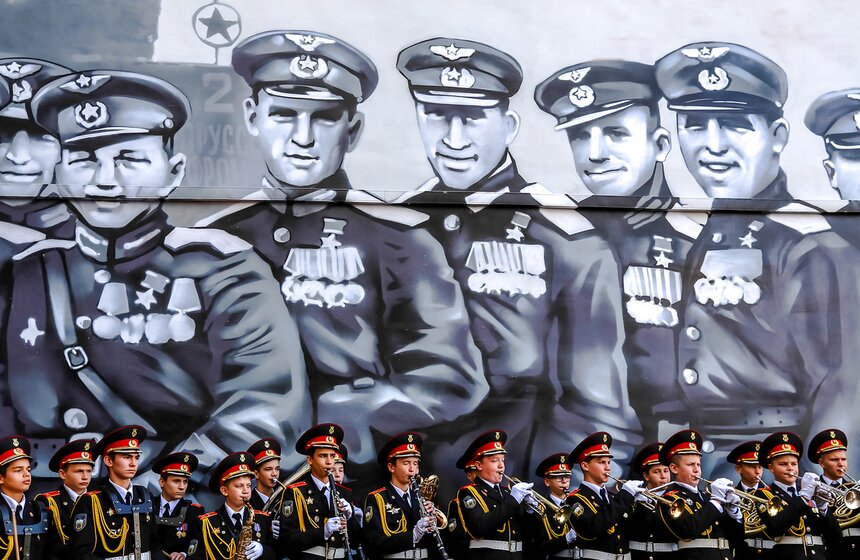 В столице появились граффити с изображением героев ВОВ 4 фото