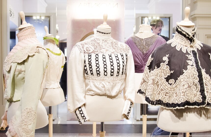 Выставка "Старинный костюм в кино" в ГУМе 1 фото
