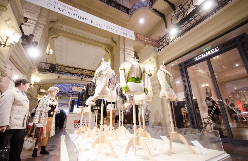 Выставка "Старинный костюм в кино" в ГУМе 6 фото