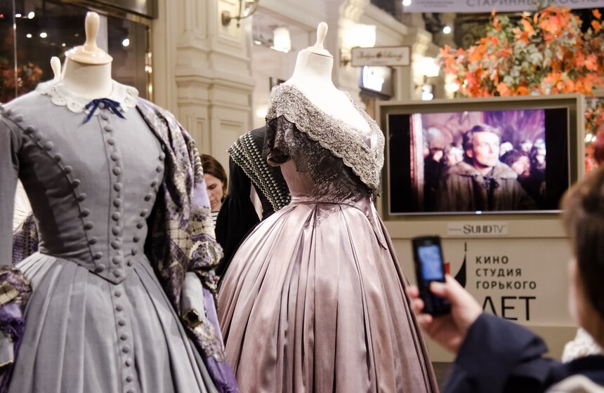 Выставка "Старинный костюм в кино" в ГУМе 11 фото