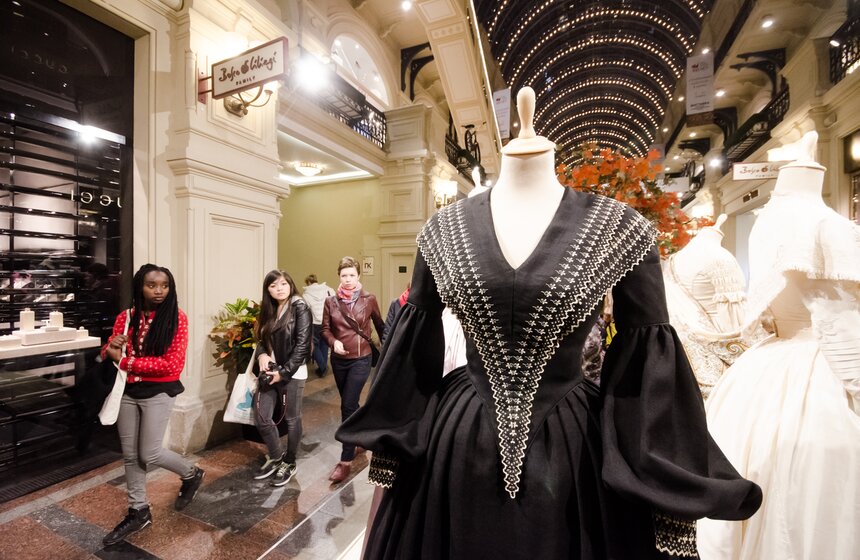 Выставка "Старинный костюм в кино" в ГУМе 19 фото