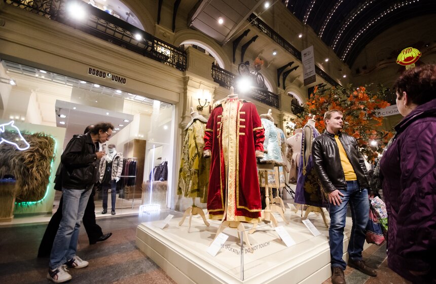 Выставка "Старинный костюм в кино" в ГУМе 17 фото