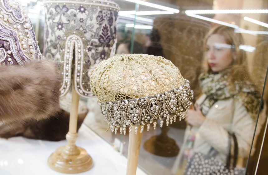 Выставка "Старинный костюм в кино" в ГУМе 30 фото