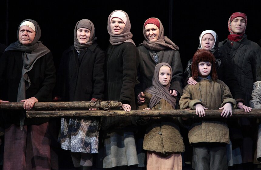 Спектакль "Братья и сестры" в Малом драматическом театре 8 фото