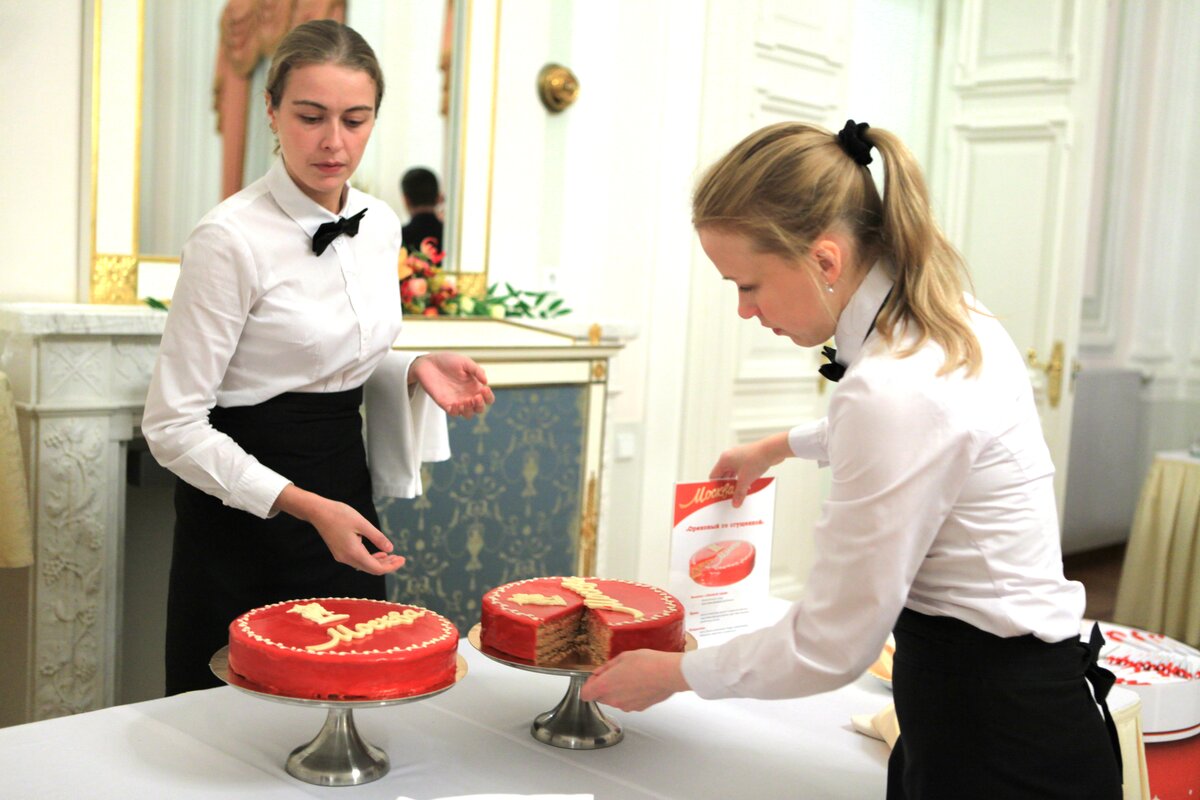 Включат диалог торты. Восемь тортом в Москве.