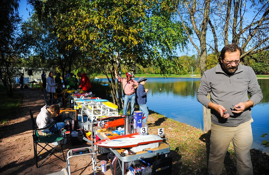 В "Сокольниках" состоялся Кубок парка по судомодельному спорту 8 фото