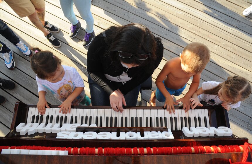 В Москве проходит фестиваль уличных пианино 1 фото