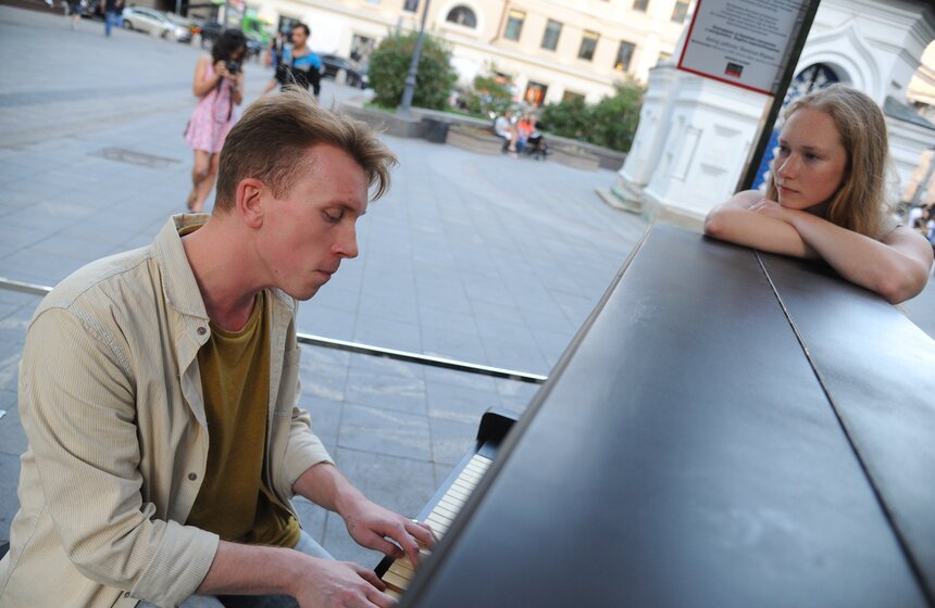 В Москве проходит фестиваль уличных пианино 15 фото
