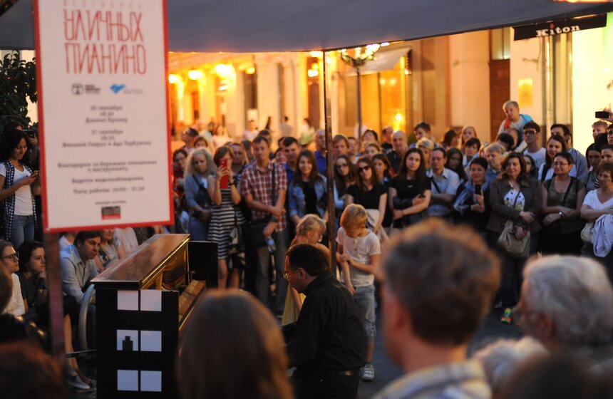 В Москве проходит фестиваль уличных пианино 24 фото