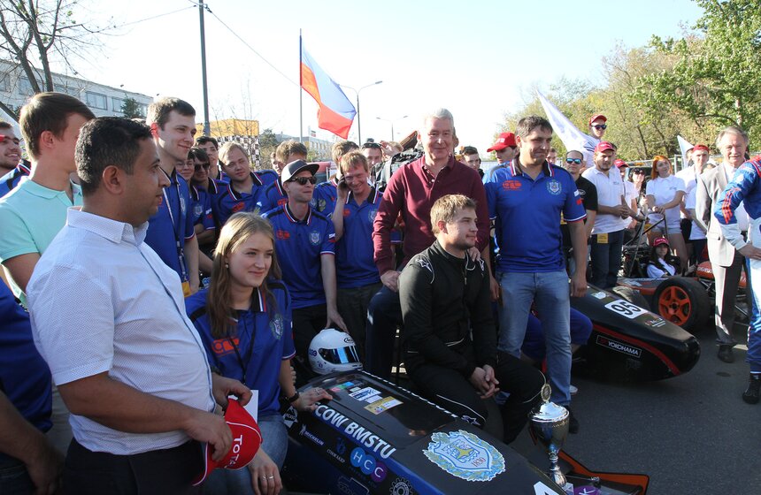 Собянин вручил награды победителям гонки "Формула студент" 22 фото