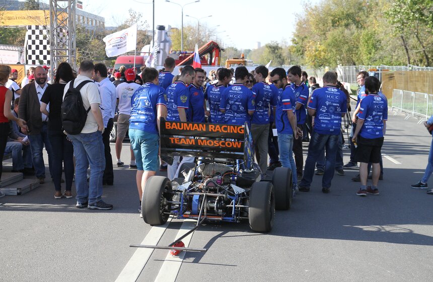 Собянин вручил награды победителям гонки "Формула студент" 13 фото