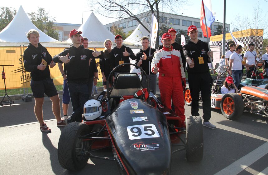 Собянин вручил награды победителям гонки "Формула студент" 14 фото