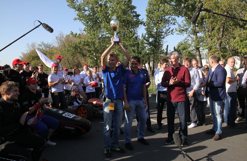 Собянин вручил награды победителям гонки "Формула студент" 19 фото