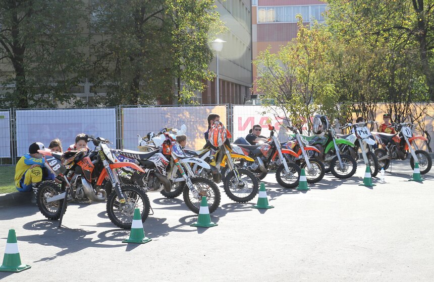 Собянин вручил награды победителям гонки "Формула студент" 2 фото