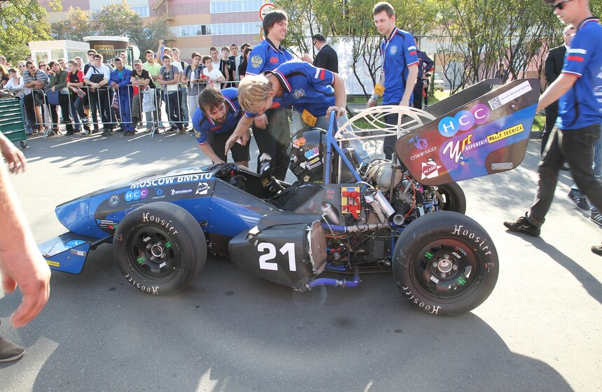 Собянин вручил награды победителям гонки "Формула студент" 8 фото