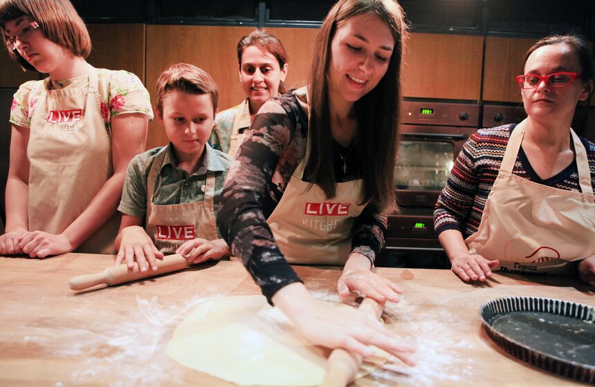 На "Литературной кухне" приготовили любимый пирог Гарри Поттера 13 фото