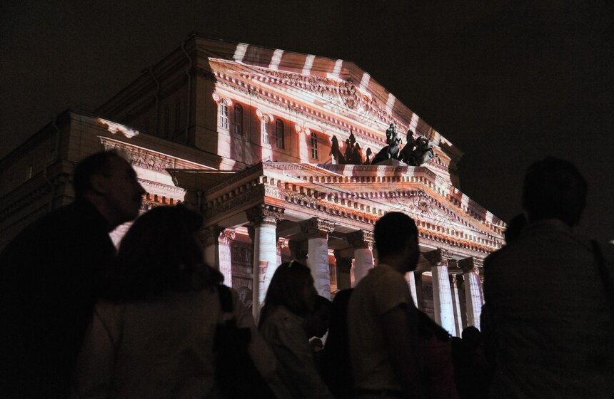 Открытие фестиваля "Круг света" на фасаде Большого театра 8 фото