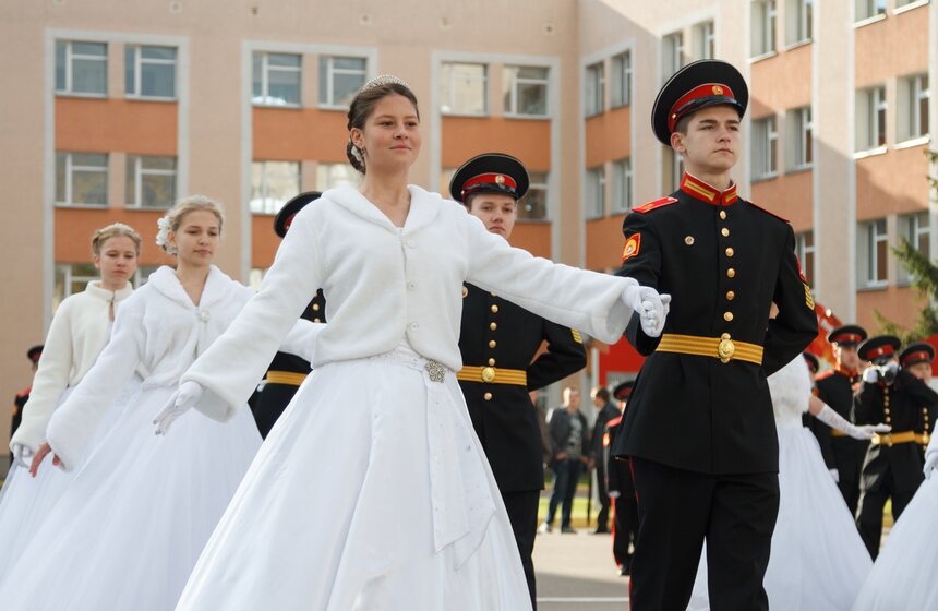 Суворовское училище отмечает день рождения 16 фото
