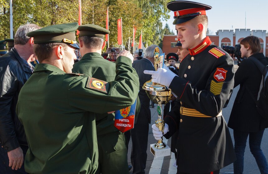 Суворовское училище отмечает день рождения 14 фото