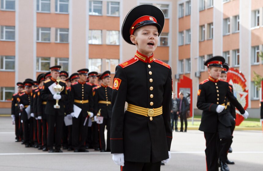 Суворовское училище отмечает день рождения 18 фото