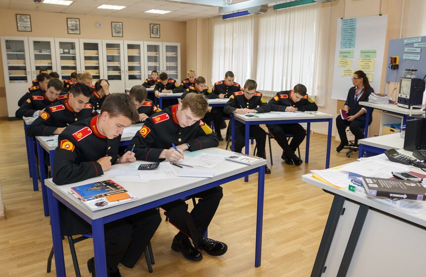 Суворовское училище отмечает день рождения 24 фото