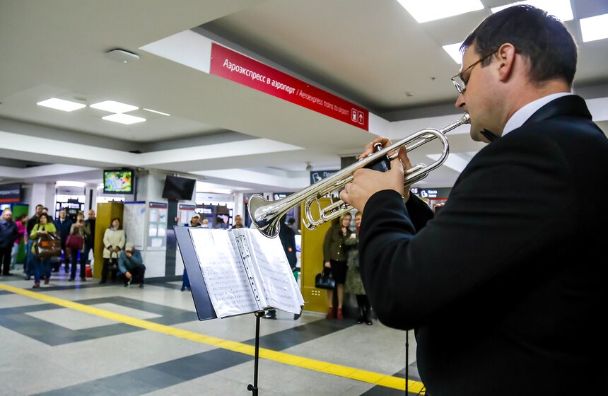 Джазово-духовой оркестр выступил на Павелецком вокзале 3 фото