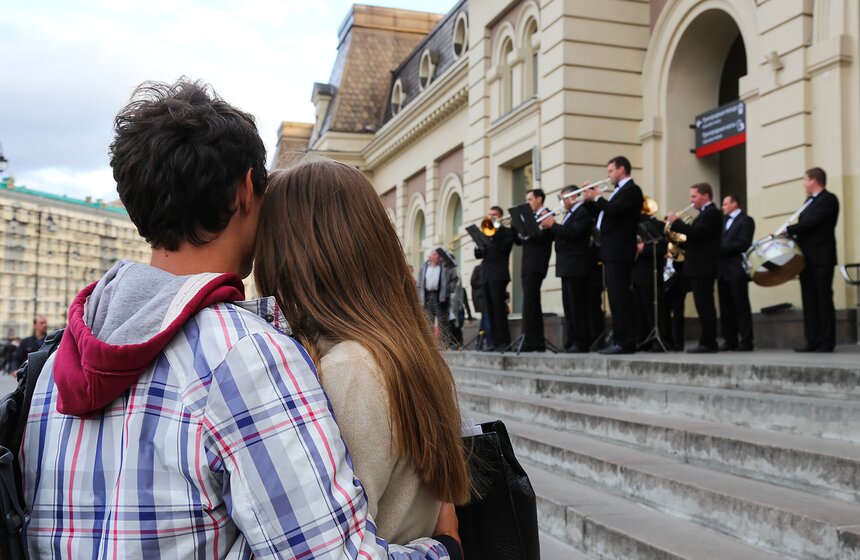 Джазово-духовой оркестр выступил на Павелецком вокзале 13 фото