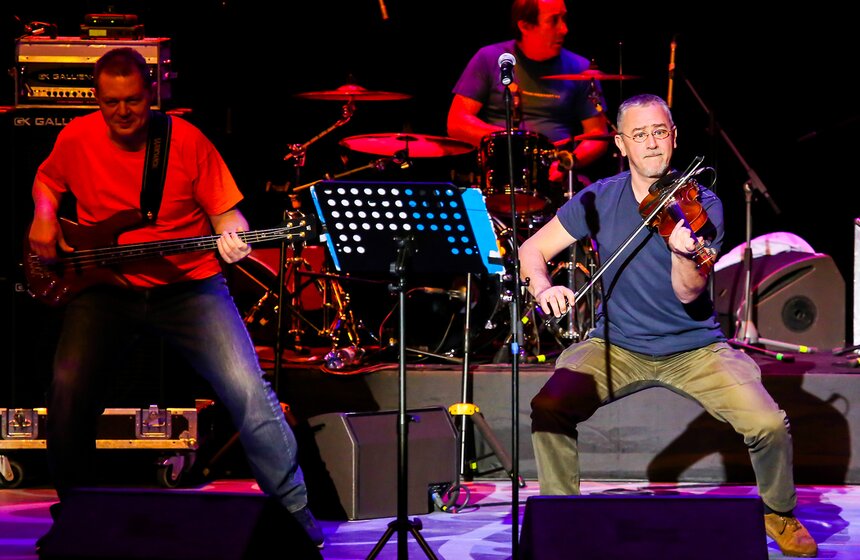 Эмир Кустурица выступил в "Крокус Сити Холле" со своим оркестром 3 фото